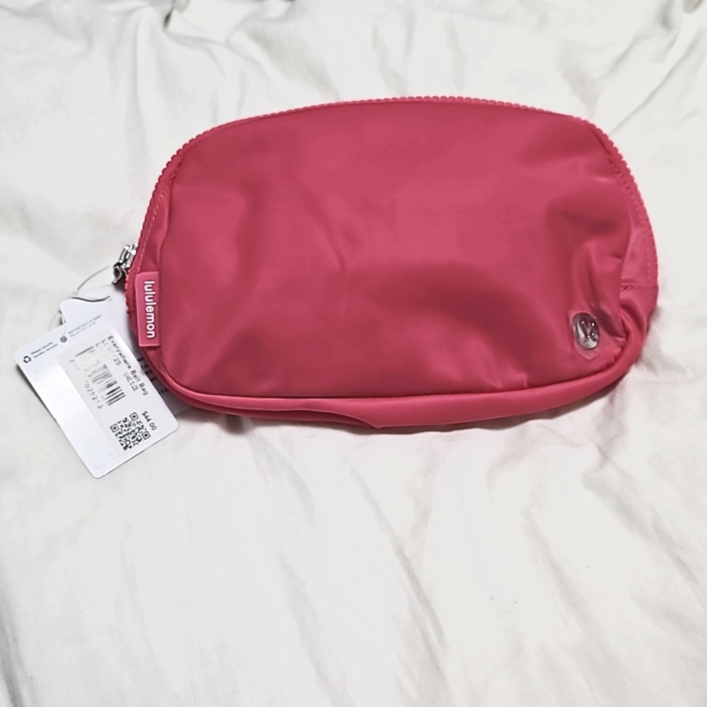 Lulu Everywhere Belt Bag lip gloss